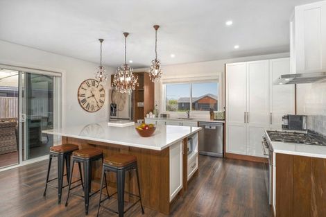 Photo of property in 5 Lady Jocelyn Place, Whitianga, 3510