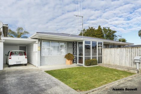Photo of property in 16 Carow Street, Palmerston North, 4410