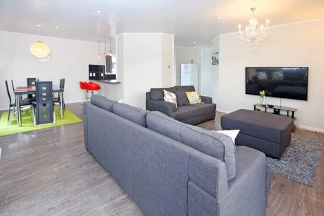 Photo of property in 2/25 Solveig Place, Randwick Park, Auckland, 2105