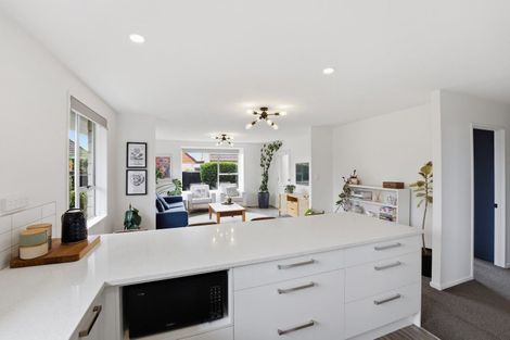 Photo of property in 2/17b Prestons Road, Redwood, Christchurch, 8051