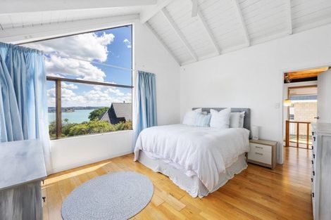 Photo of property in 1126 Whangaparaoa Road, Tindalls Beach, Whangaparaoa, 0930