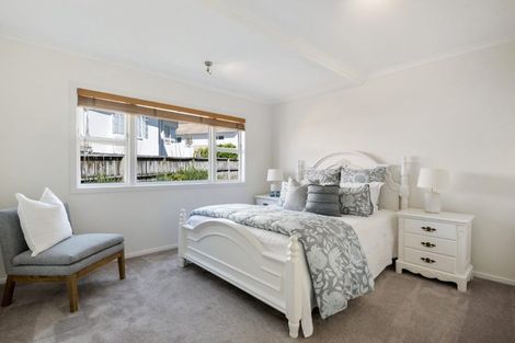 Photo of property in 22 Eversleigh Road, Belmont, Auckland, 0622