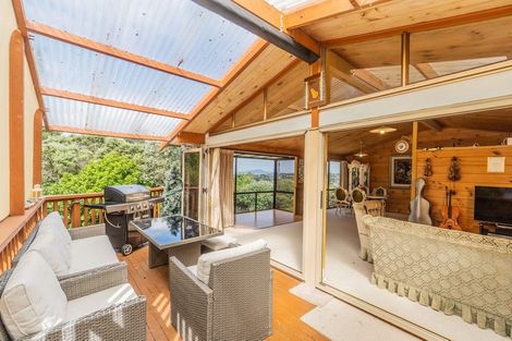 Photo of property in 6 Barker Rise, Northcross, Auckland, 0632