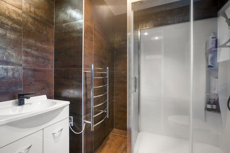 Photo of property in 4 Fitzpatrick Place, Chatswood, Auckland, 0626