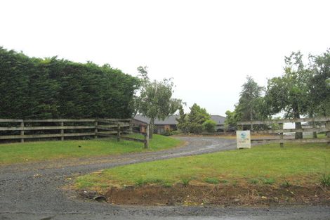 Photo of property in 196 Waihoehoe Road, Drury, 2577