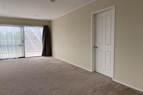 Photo of property in 5 Fielding Crescent, Farm Cove, Auckland, 2012