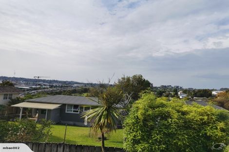 Photo of property in 2/87 Bond Crescent, Forrest Hill, Auckland, 0620