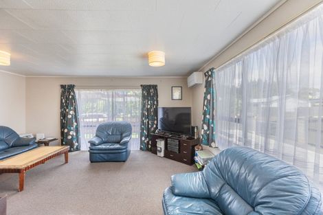 Photo of property in 1 Latham Stubbs Crescent, Waipawa, 4210
