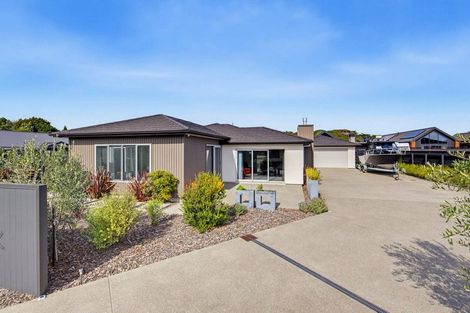 Photo of property in 18 Petrel Close, Paraparaumu Beach, Paraparaumu, 5032
