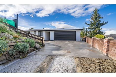 Photo of property in 2c Craig Place, Bridge Hill, Alexandra, 9320