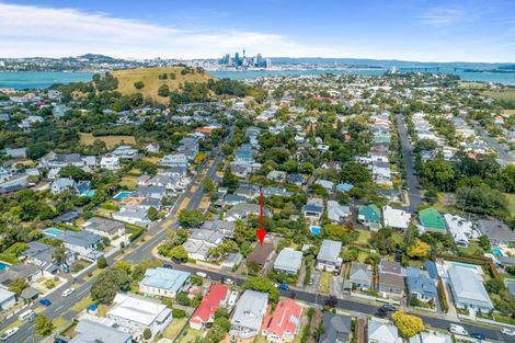 Photo of property in 1/1 Cambria Road, Devonport, Auckland, 0624