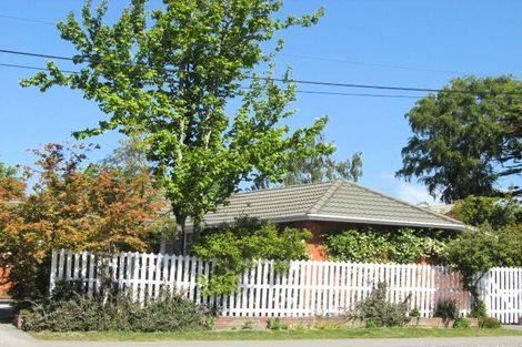 Photo of property in 2/32a Gleneagles Terrace, Ilam, Christchurch, 8053