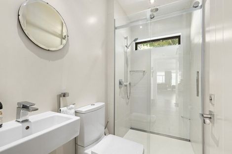 Photo of property in 160 Breaker Bay Road, Breaker Bay, Wellington, 6022