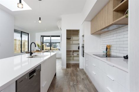 Photo of property in 5 Makura Drive, Papamoa Beach, Papamoa, 3118