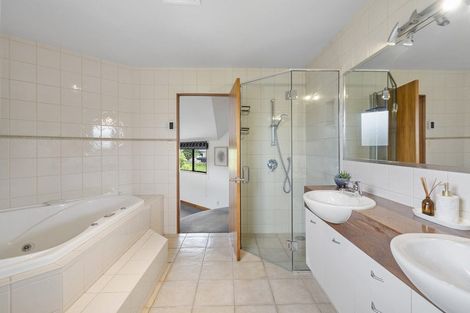 Photo of property in 33 Ruapehu Drive, Fitzherbert, Palmerston North, 4410