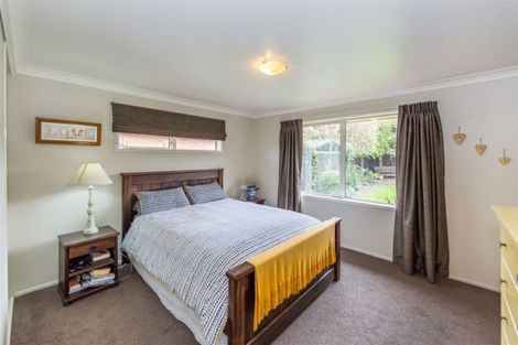 Photo of property in 2 Hawkins Place, Rangiora, 7400