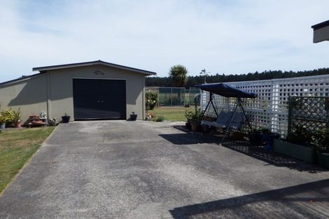 Photo of property in 1961 Parewanui Road, Parewanui, Bulls, 4894