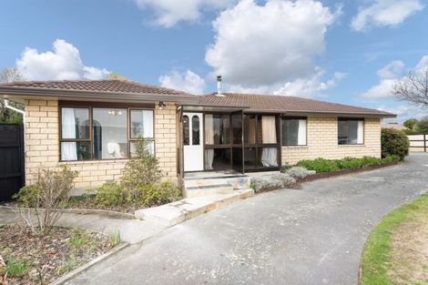 Photo of property in 32 Royal Park Drive, Parklands, Christchurch, 8083