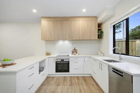 Photo of property in 10/17a Eastglen Road, Glen Eden, Auckland, 0602