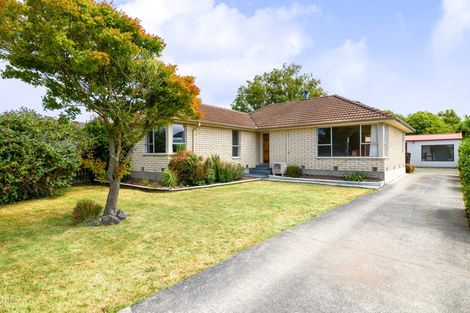 Photo of property in 27 Denniston Crescent, Redwood, Christchurch, 8051