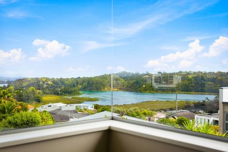 Photo of property in 13 Rangi Avenue, Schnapper Rock, Auckland, 0632