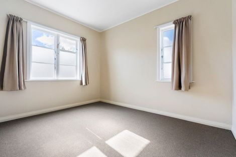 Photo of property in 27 Old Lake Road, Narrow Neck, Auckland, 0624