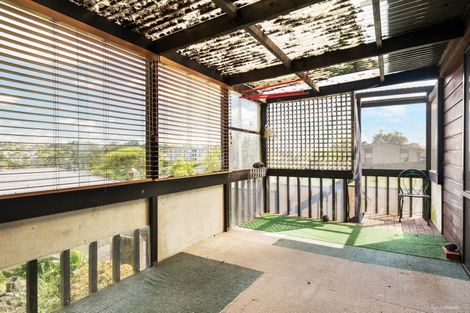 Photo of property in 2/878 East Coast Road, Northcross, Auckland, 0630