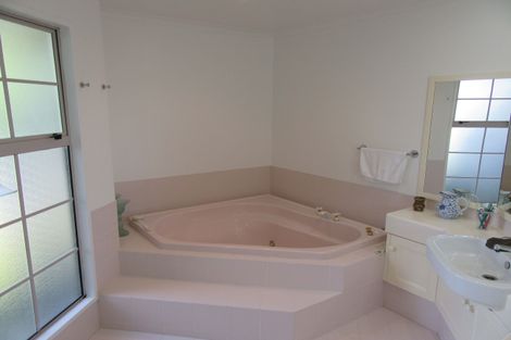 Photo of property in 17 Churchill Place, Waimate, 7924