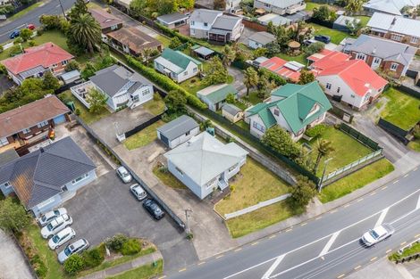 Photo of property in 22 Te Atatu Road, Te Atatu South, Auckland, 0610
