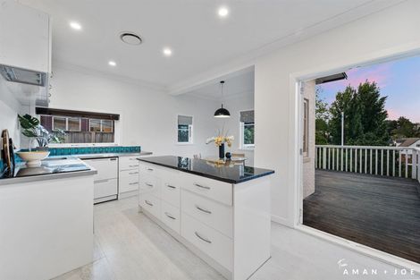 Photo of property in 12 Eastglen Road, Glen Eden, Auckland, 0602