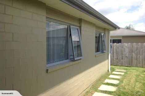 Photo of property in 8 Popokatea Drive, Takanini, 2112