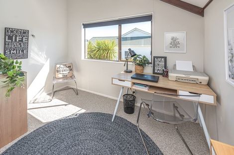 Photo of property in 11 Akepiro Place, Tawhero, Whanganui, 4501