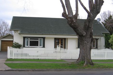 Photo of property in 2 Manapouri Crescent, Hokowhitu, Palmerston North, 4410