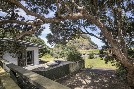 Photo of property in 65 Marine Parade North, Piha, 0772