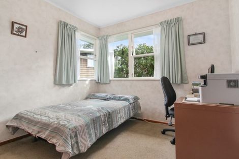 Photo of property in 8 Staincross Street, Green Bay, Auckland, 0604