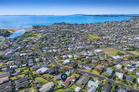 Photo of property in 11 Fairway Avenue, Red Beach, 0932