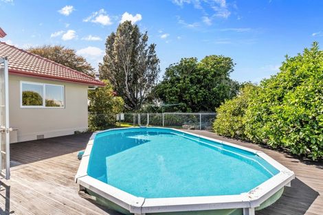 Photo of property in 305 Mangorei Road, Merrilands, New Plymouth, 4312
