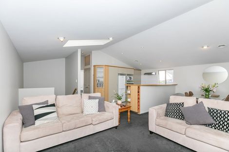 Photo of property in 2/20 Ruakiwi Road, Hamilton Lake, Hamilton, 3204