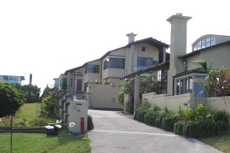 Photo of property in 2/56 Seaview Road, Castor Bay, Auckland, 0620