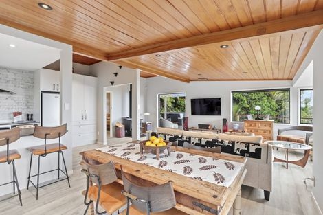 Photo of property in 19 Cascade Avenue, Waiatarua, Auckland, 0604