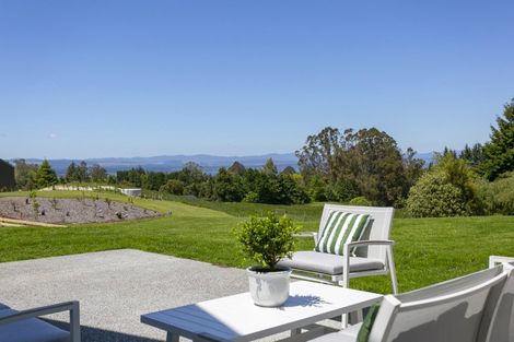 Photo of property in 5 Lens Way, Acacia Bay, Taupo, 3385