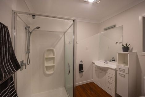 Photo of property in 100 Ruapehu Drive, Fitzherbert, Palmerston North, 4410