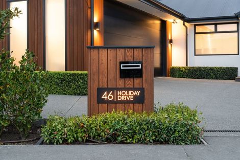 Photo of property in 46 Holiday Drive, Mairehau, Christchurch, 8052