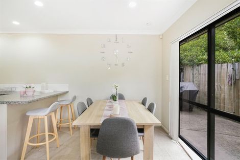 Photo of property in 12 Mediterranean Way, Goodwood Heights, Auckland, 2105