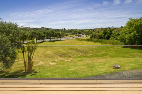 Photo of property in 1/2 Sylvan Avenue, Northcote, Auckland, 0627