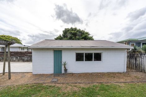 Photo of property in 77 Collins Road, Melville, Hamilton, 3206