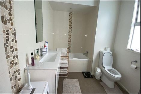 Photo of property in 1/43 Castor Bay Road, Castor Bay, Auckland, 0620