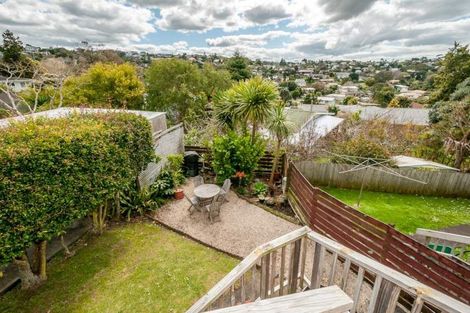 Photo of property in 2/2 Ellice Road, Totara Vale, Auckland, 0629