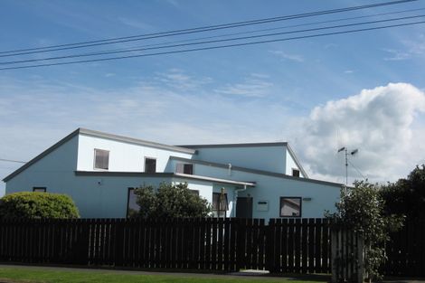 Photo of property in 17 Morgan Street, Castlecliff, Whanganui, 4501