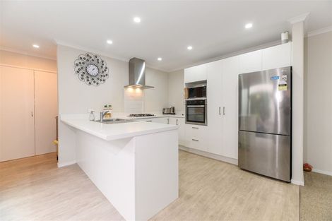 Photo of property in 1 Honour Road, Papakura, 2110